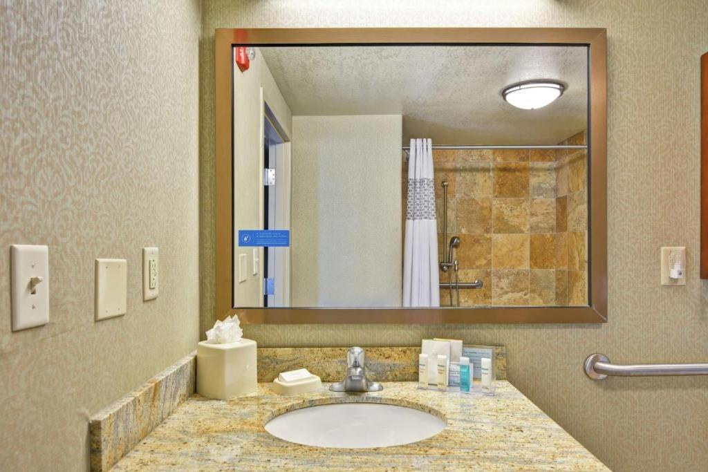 Hampton Inn And Suites New Hartford/Utica Εξωτερικό φωτογραφία